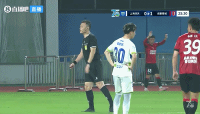 韦世豪任意球破门 成都蓉城半场1-0上海泽天 韦世豪任意球破门 成都蓉城半场1-0上海泽天