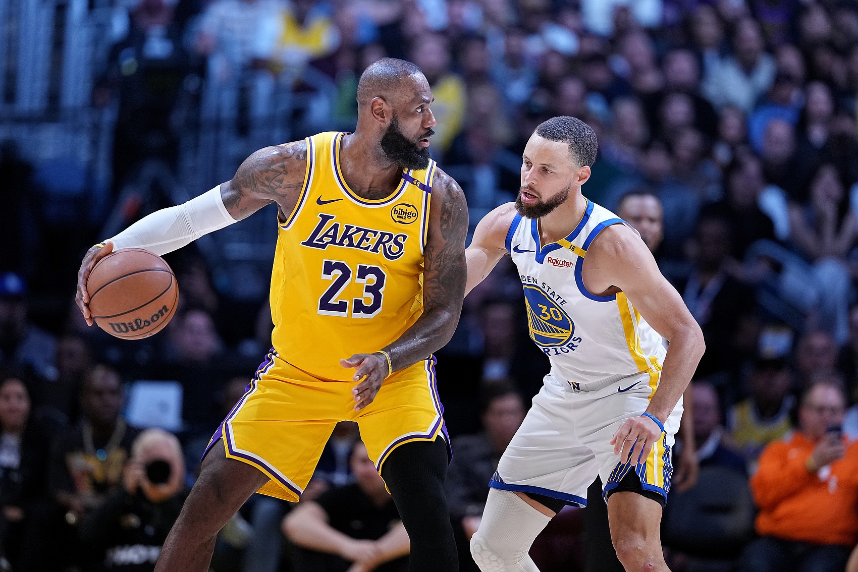 A·史密斯：詹姆斯中产底薪联手库里？这对NBA是核弹级引爆