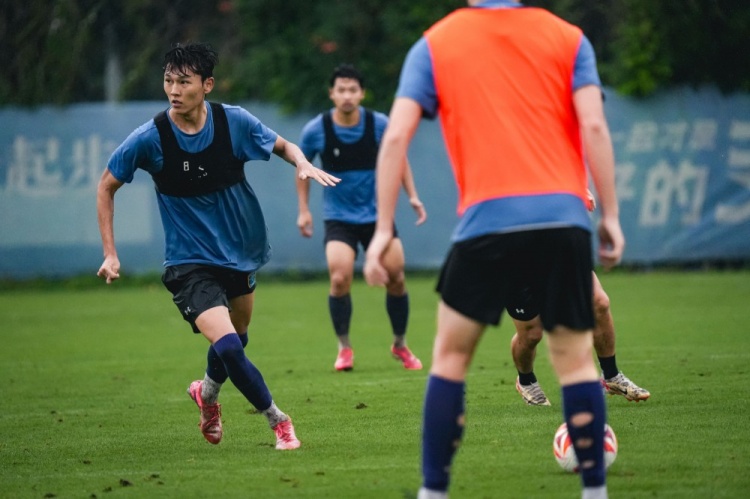 南通支云租借藏哈尔·拜沙提汗 身高191支点型锋线补强
