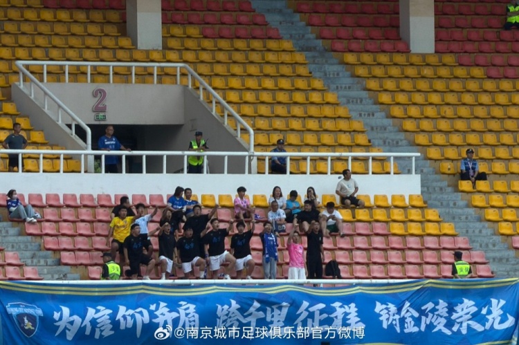 南京城市客场0-2负大连鲲城,下半场连丢两球进攻乏力 南京城市客场0-2负大连鲲城,下半场连丢两球进攻乏力