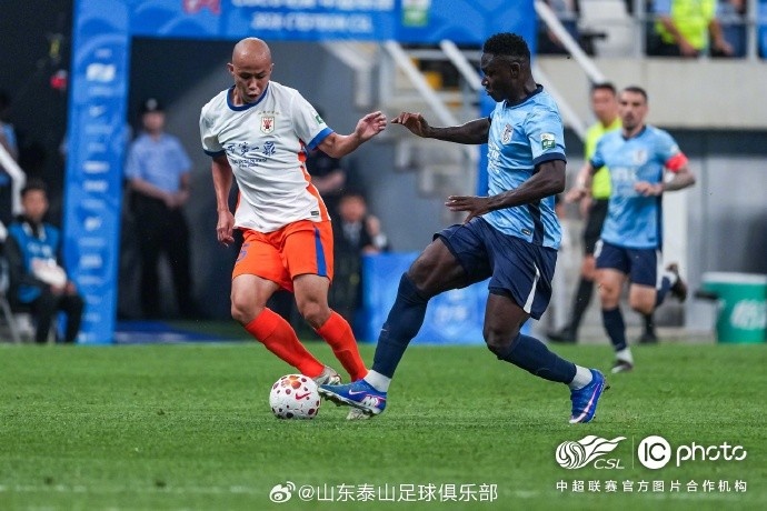 山东泰山客场1-3不敌大连英博 球迷致谢