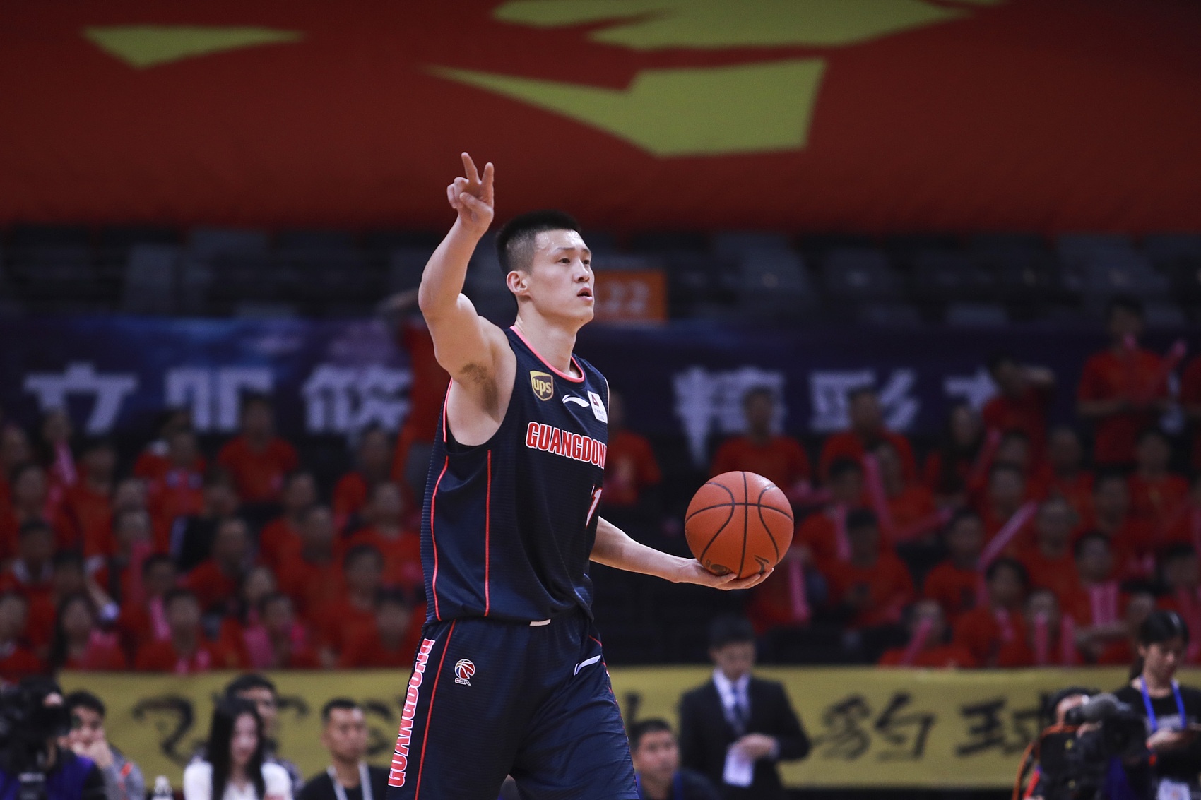 媒体人爆周鹏或重返广东,建议其接替杜锋挂帅
