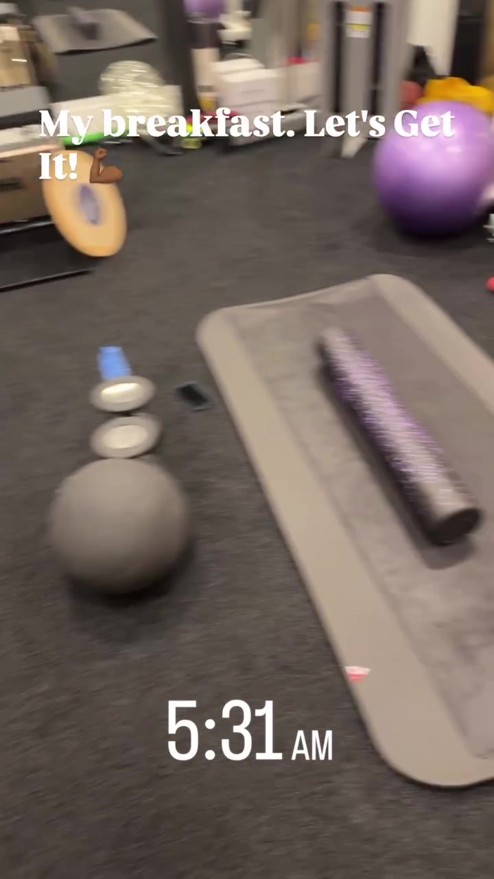 詹姆斯凌晨5:31早起训练:我的早餐,让我们加油练