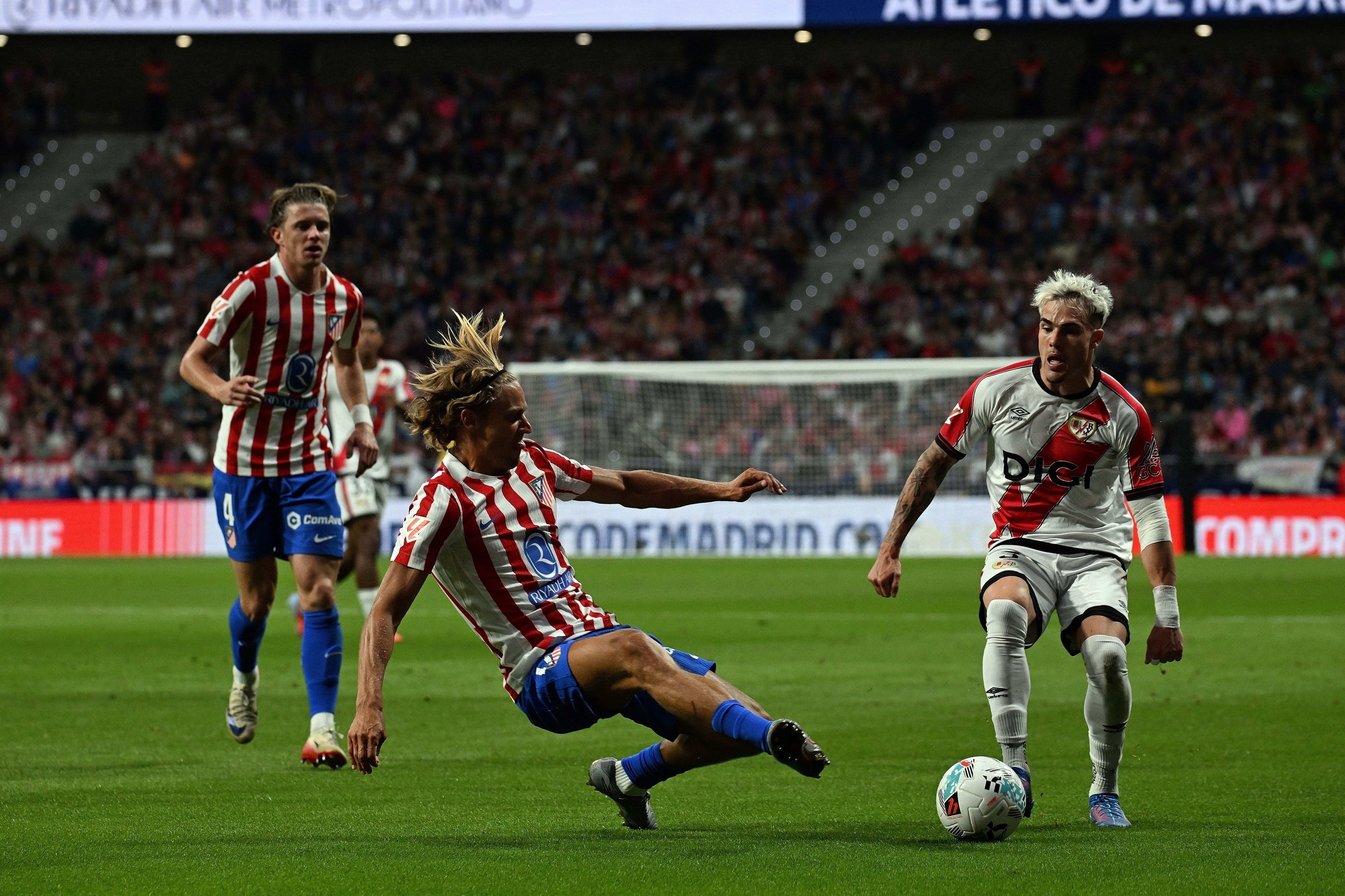 总价3000万欧 查瓦里亚抵伦敦接受切尔西体检