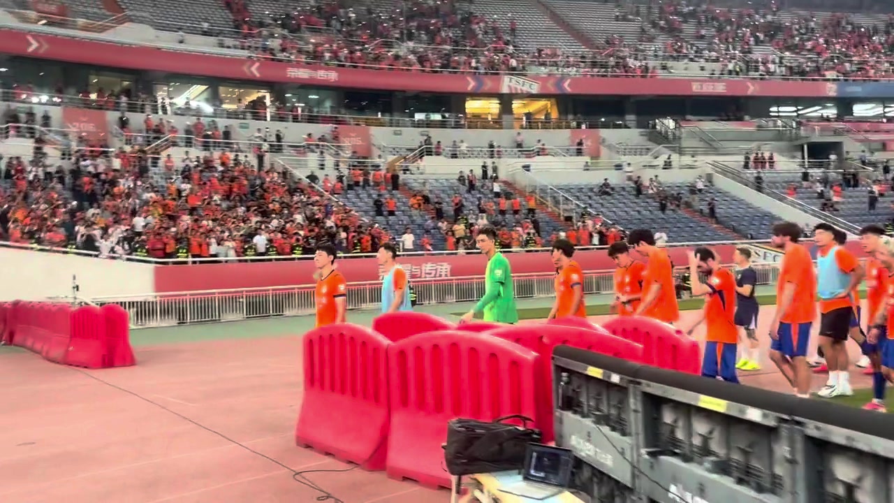 克雷桑绝杀泰山2-1逆转津门虎 球迷高喊唐田加油