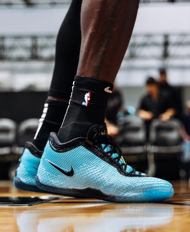 詹姆斯晒第24代签名鞋LeBron 24 自称系列最轻