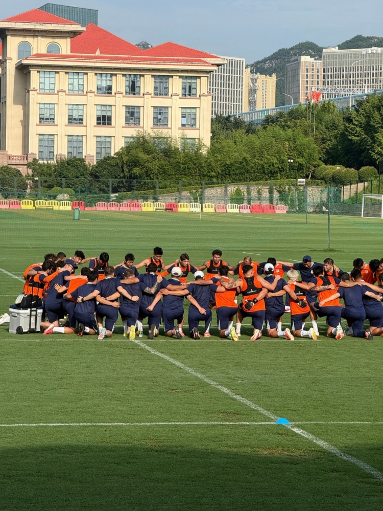 泰山赛前合练23人参加，王大雷陈泽仕王彤缺阵李源一复出