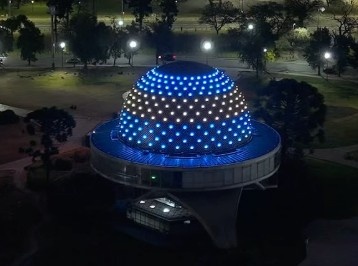 致敬梅西！奥莱：布宜诺斯艾利斯点亮方尖碑等主要建筑，致敬梅西