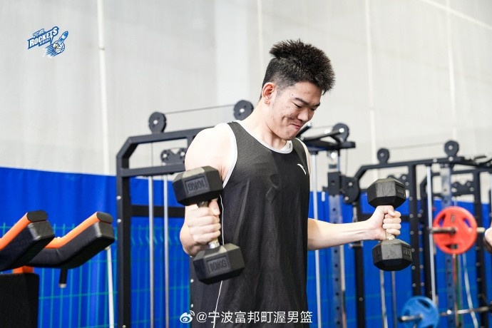 备战新赛季！宁波男篮晒训练日常：力量篇 埋头苦练
