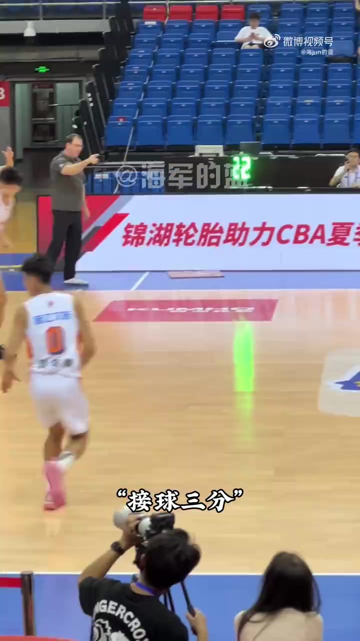 媒体人:刘金雨因进过国家集训队争议不小 但他是有潜力去试试的 媒体人:刘金雨因进过国家集训队争议不小 但他是有潜力去试试的